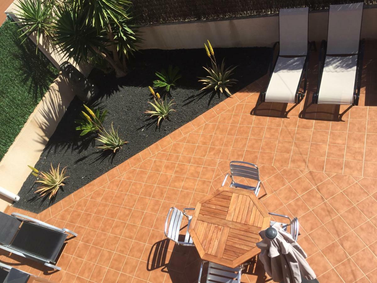 Casa Silencio, With Terrace, Garden And Large Pool Area Corralejo